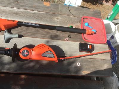 black decker NPT318 18v cordless pole hedge trimmer