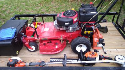 Worldlawn 344 cc 28 in with Briggs and Stratton Engine at Lowes