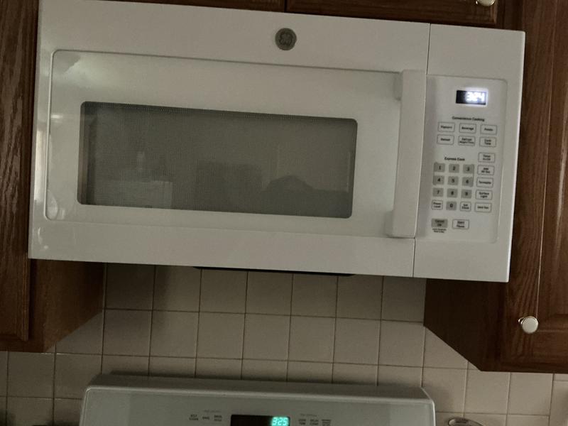 GE 1.6-cu ft 1000-Watt 29.88-in Over-the-Range Microwave