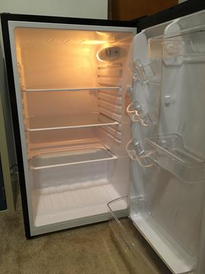 Frigidaire FFPH44M4LM 4.4 cu. ft. Compact Refrigerator with 2 SpaceWise  Adjustable Glass Shelves, 1 Clear Crisper Drawer, Bright Lighting,  Insulated 0.7 cu. ft. Freezer Compartment and Reversible Door