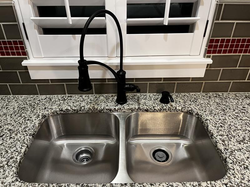 Delta Faucet Foundry Matte Black Kitchen Faucet Black, Kitchen Faucets with  Pull Down Sprayer, Kitchen Sink Faucet, Faucet for Kitchen Sink, Soap  Dispenser, Matte Black 19744Z-BLSD-DST 