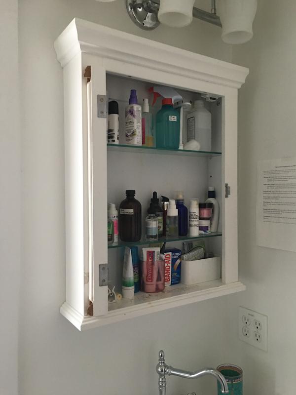 Zenna Home 22.38-in x 27.19-in Surface Mount White Mirrored Medicine Cabinet
