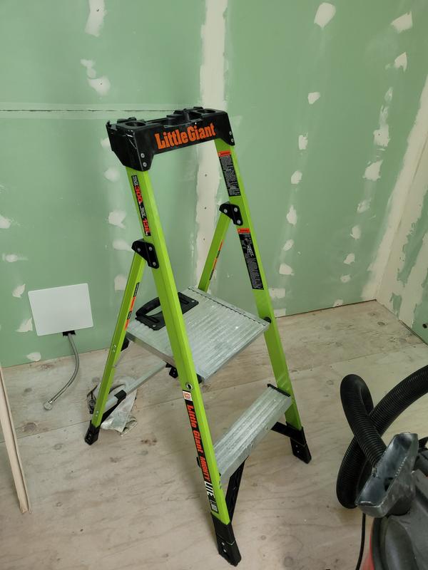 Little Giant Ladders MightyLite M4 4-ft Fiberglass Type 1a- 300-lb Load  Capacity Platform Step Ladder in the Step Ladders department at