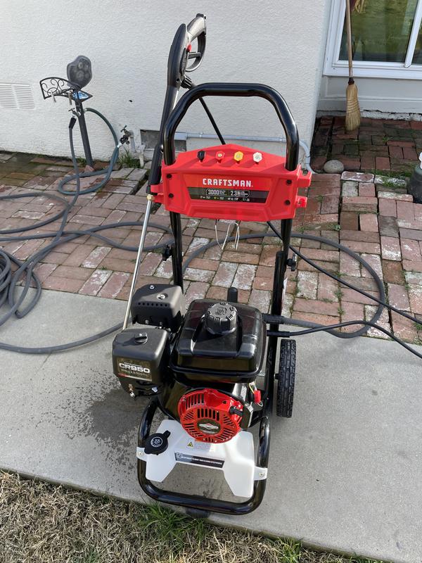 CRAFTSMAN 3000 PSI 2.3-Gallons Cold Water Gas Pressure Washer in the Pressure  Washers department at