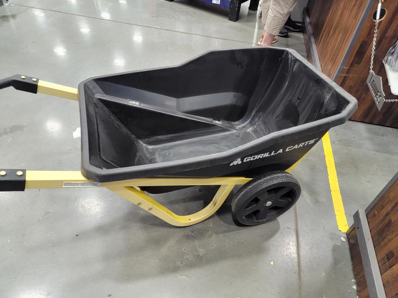 Murdoch's – Gorilla Carts - 7 Cu Ft Heavy Duty Poly Yard Dump Cart