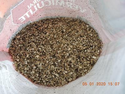 Sta-Green 8-qt Organic Vermiculite Improves Soil Structure in the
