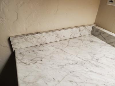 VT Dimensions 0.75-in W x 4.25-in H Ouro Romano Etchings Laminate Ogee Kitchen Side Splashes