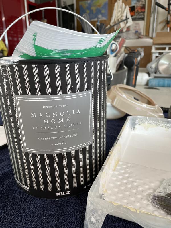 Magnolia Home Magnolia Home by Joanna Gaines Semi-gloss Mineral Green  Mag096 Tintable Cabinet and Furniture Paint Enamel (1-quart) in the Cabinet  & Furniture Paint department at