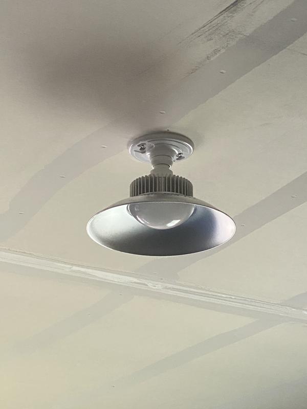 Utilitech Utilty light 300 -Watt EQ E26 Daylight Medium screw base E26 ...