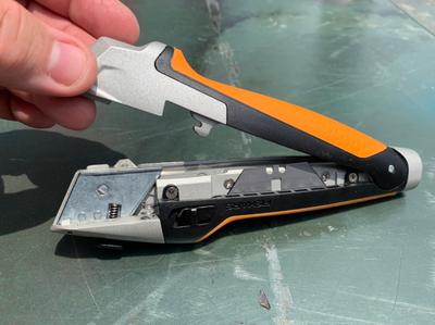 fiskars pro folding utility knife snapped under normal use, bout this less  then an hour ago : r/Tools