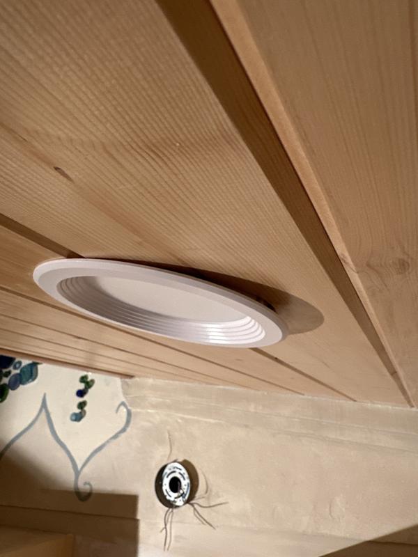 Utilitech Color Choice White 6 in 850 Lumen Switchable Round