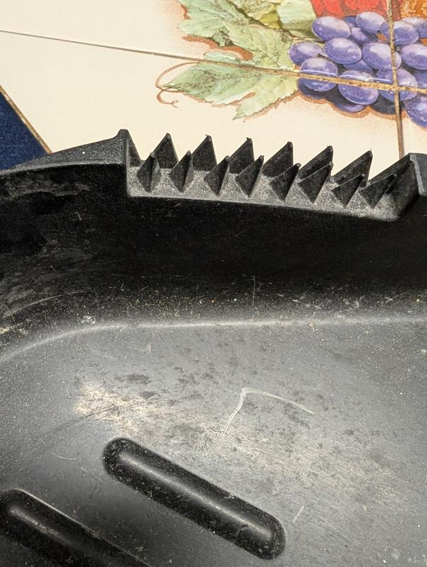 Project Source Plastic Step On Dustpan Handheld Dustpan 2033XL at Lowes.com