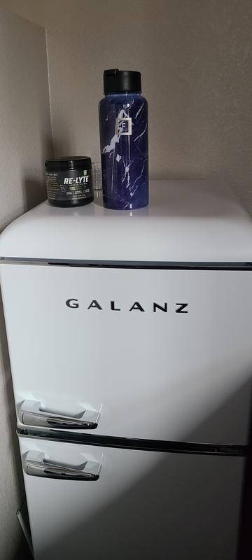 Galanz 1.7 Cu ft Retro Mini Fridge, White, Estar, New