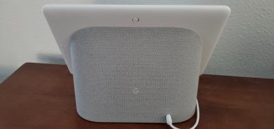 Google Nest Hub Max Smart Speaker with Google Assistant