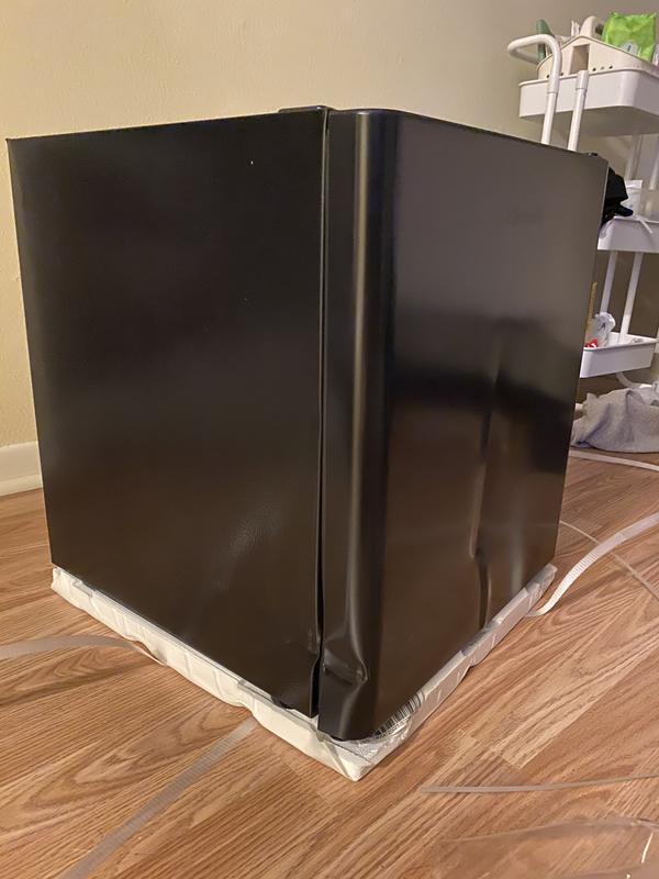 Hisense 1.7-cu ft Mini Fridge (Black) ENERGY STAR LCR17D6NBE at