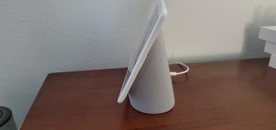 Google Nest Hub Max Smart Speaker with Google Assistant