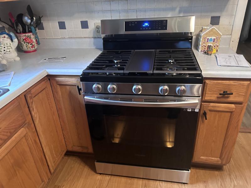 NX60A6311SS Samsung 30 Smart Gas Range with 5 Burners and Integrated  Griddle - Fingerprint Resistant Stainless Steel