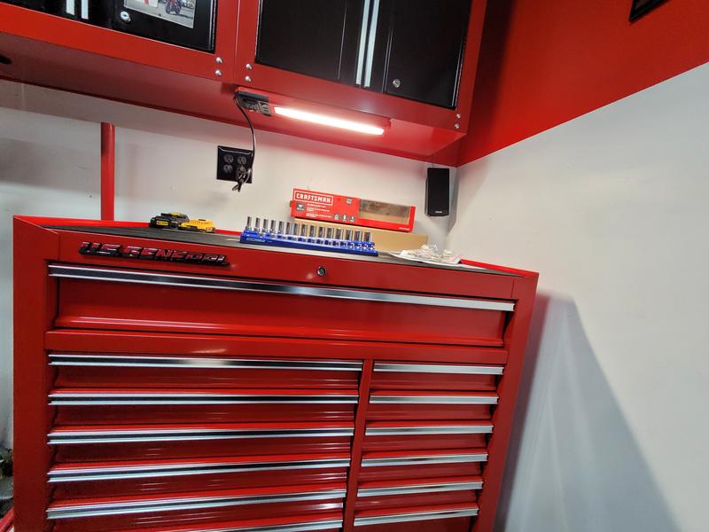 CRAFTSMAN CMXELAYMXL2089 18 in Plug in LED Under Cabinet Light Bar Light CMXELAYMXL2089 at Lowes