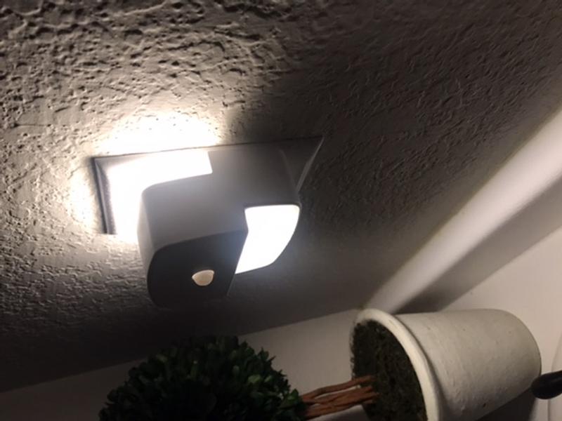 Utilitech White LED Motion Sensor Auto On/Off Night Light NL-SQUG-PI2-1 ...