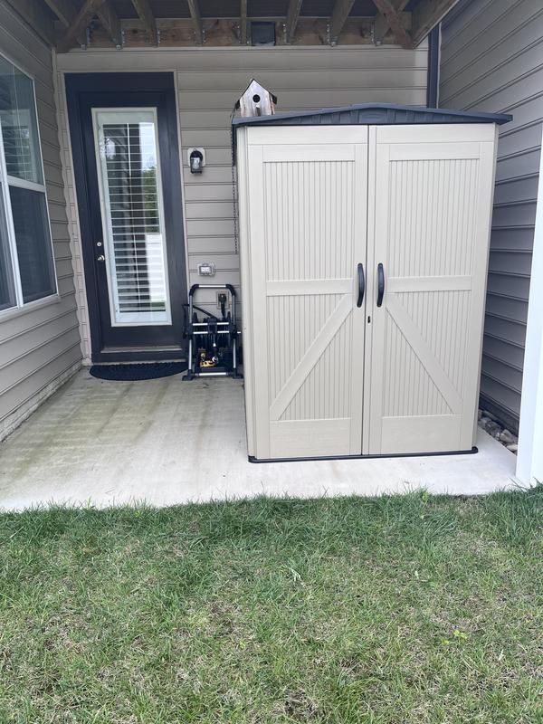 Rubbermaid 5-ft x 6-ft Roughneck Brown Gable Resin Storage Shed in