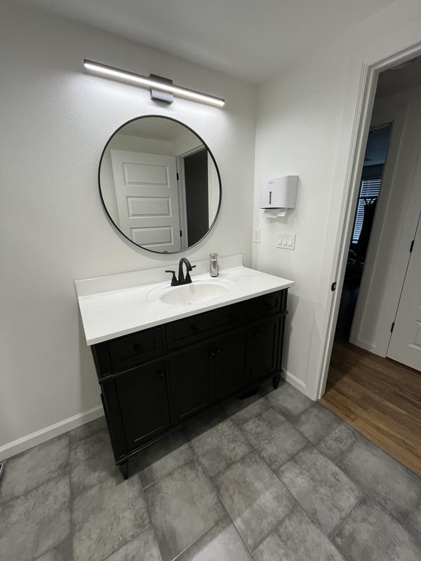 WELLFOR BELLA 28-in x 28-in Framed Round Bathroom Vanity Mirror ( Matte ...