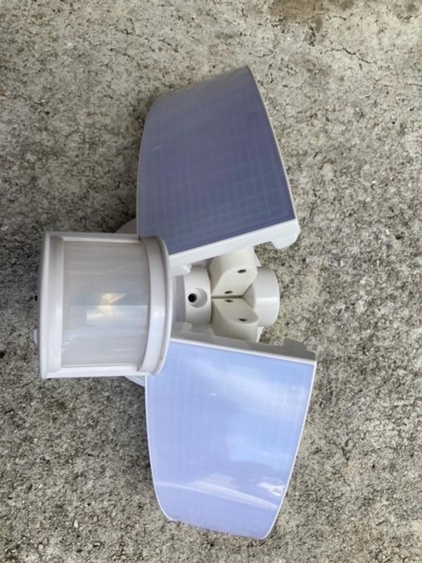 Honeywell 3000 lumen dual head security flood light deals with motion sensor