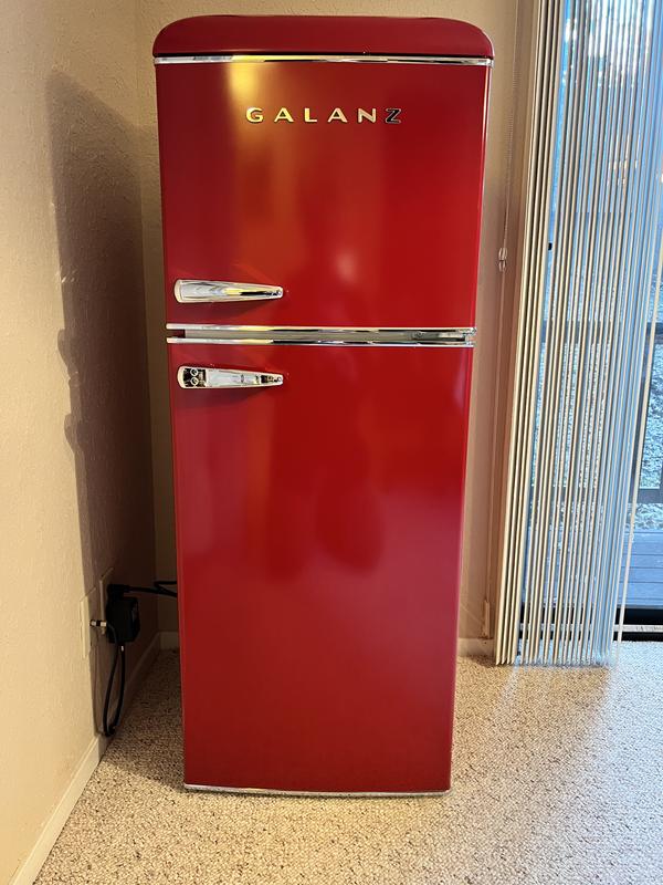  Galanz GLR40TRDER Retro Compact Refrigerator, 4.0 Cu.Ft Mini  Fridge with Dual Doors, Adjustable Mechanical Thermostat with Freezer, 3  Removable Glass Shelf, 1 Crystal Crisper, 1 Power Cord, Red : Home & Kitchen