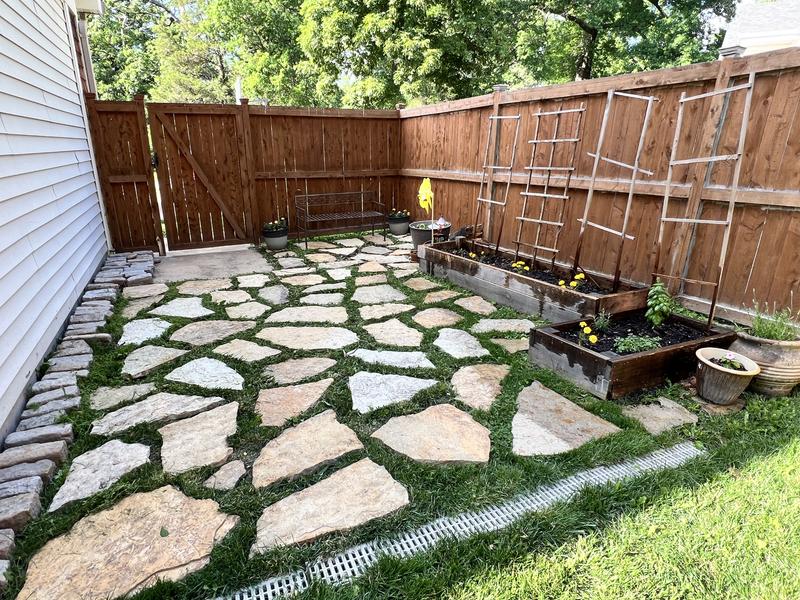 18-in L x 15-in W x 1-in H Irregular Tan Natural Stone Patio Stone