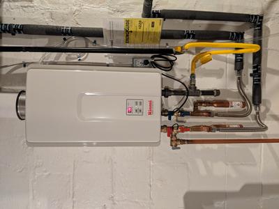 Rinnai High Efficiency 9.4-GPM 199000-BTU Indoor Liquid Propane Tankless  Water Heater at Lowes.com