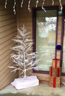 GE 5-ft Pre-lit White Artificial Christmas Tree with Incandescent