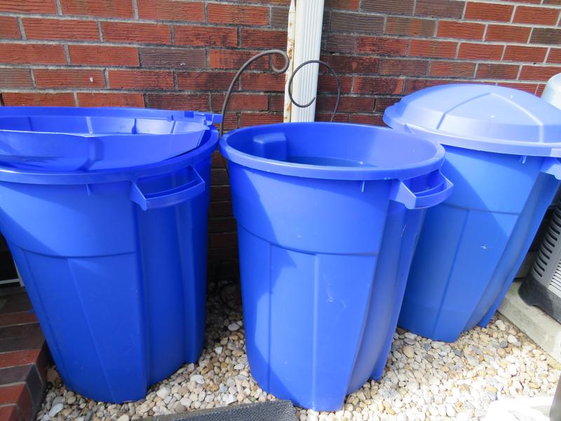 RUBBERMAID Outdoor Storage Bins Recycling Garbage Yard Tools lot of 2 in  Indiana, Pennsylvania, United States (IronPlanet Item #5350274)