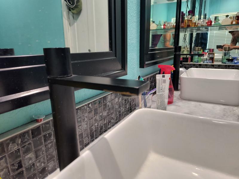 VIGO Halsey Matte Black Single Hole 1-Handle WaterSense Bathroom