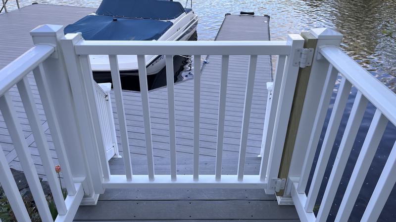 Freedom Camden 48-in L x 36-in H White Composite Deck Railing Gate in ...