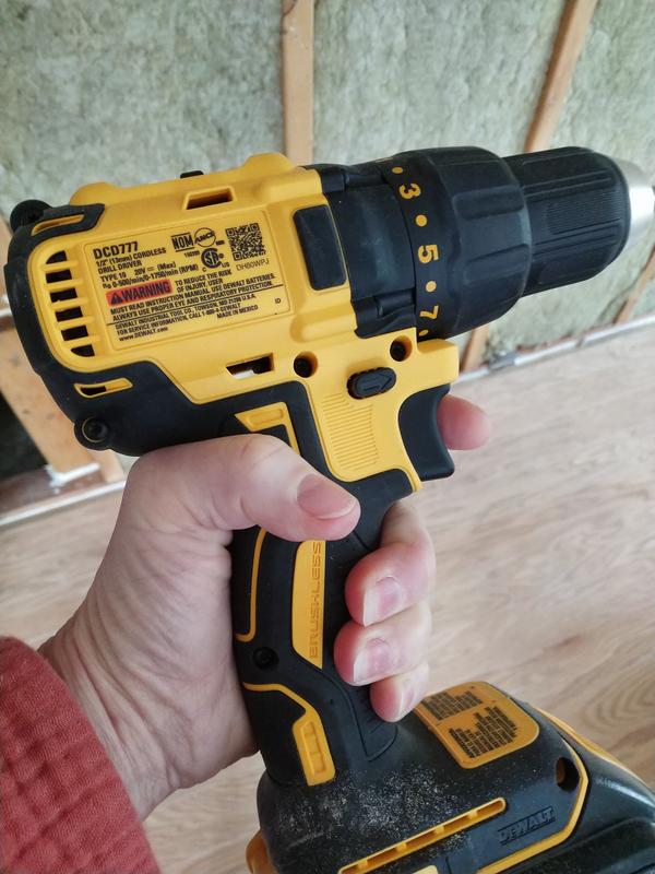 DEWALT 20 volt Max 1 2 in Brushless Cordless Drill 2 Batteries