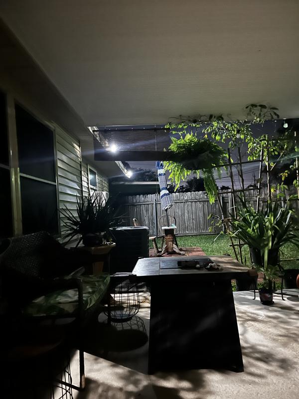Westinghouse 120-Degree 60-Wattage Equivalent Solar LED White 3-Head ...