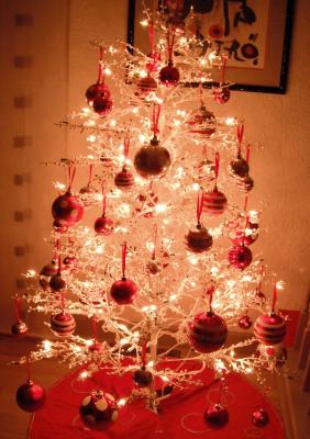 GE 5-ft Pre-lit White Artificial Christmas Tree with Incandescent