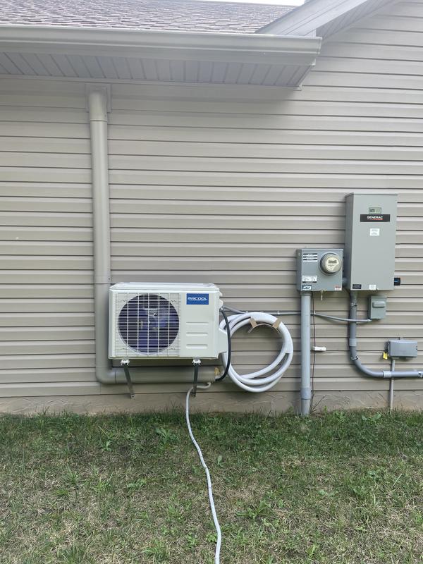 MRCOOL 12000-BTU 115-Volt 22 SEER 500-sq ft Smart Ductless Mini Split Air  Conditioner and Heater with 25-ft Installation Kit at Lowes.com