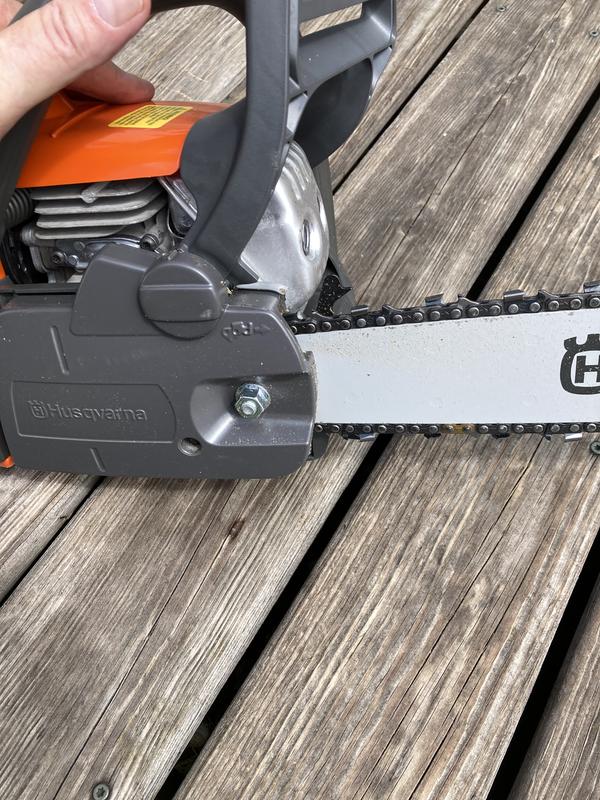  Husqvarna 435 Gas Chainsaw, 40-cc 2.2-HP, 2-Cycle X-Torq  Engine, 16 Inch Chainsaw with Smart Start, For Wood Cutting and Tree  Trimming : Patio, Lawn & Garden