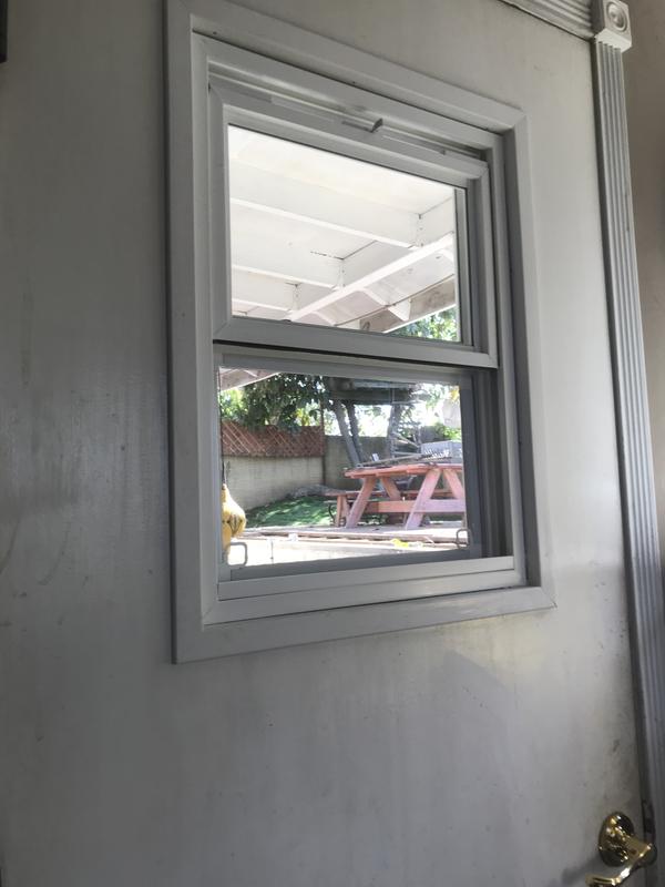 Project Source 20000S Series New Construction 17-1/2-in x 23-1/2-in x 2-1/4-in Jamb White Vinyl Single-glazed Single Hung Window Half Screen Included