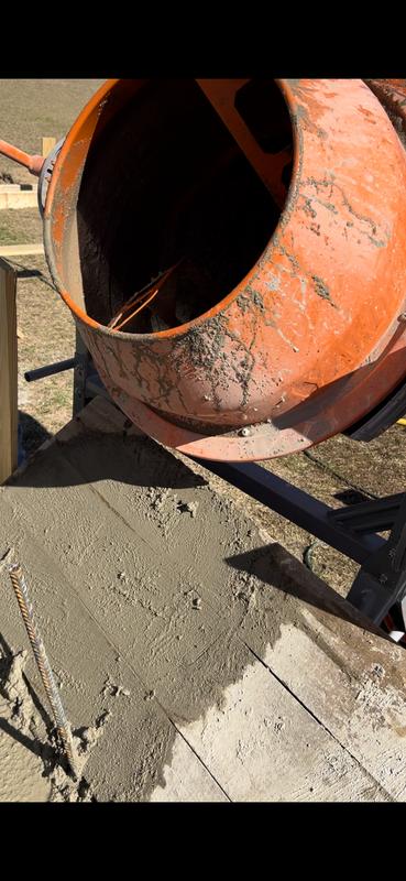 YARDMAX 4-cu ft concrete mixer 4-cu ft 0.68-HP Concrete