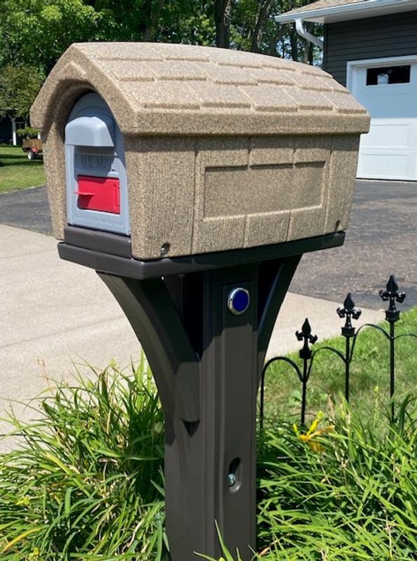 Simplay3 Post Mount Brown Plastic Large Mailbox 416700-01 at Lowes.com