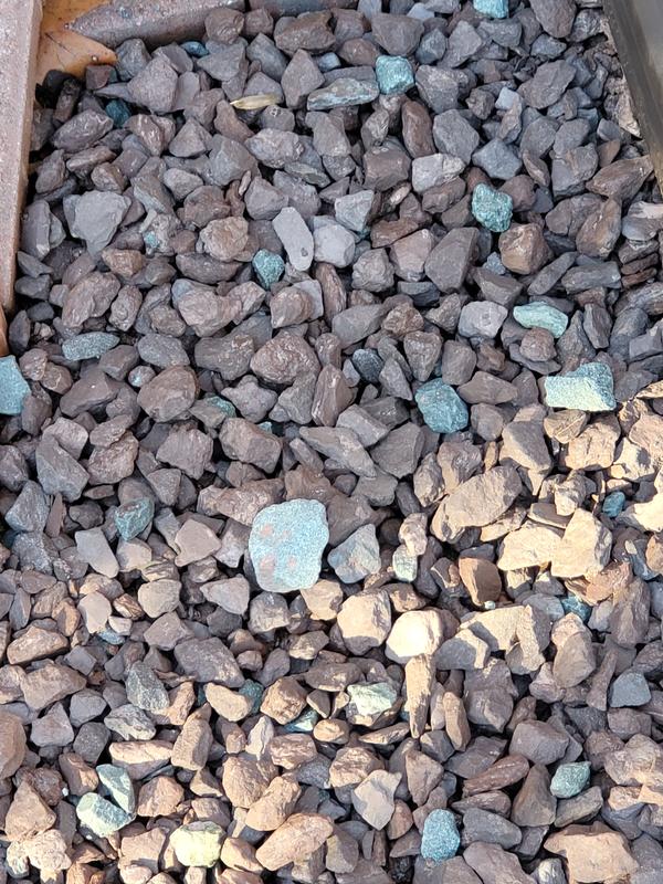 EARTHESSENTIALS BY QUIKRETE Autumn Red Stone 0.5-cu ft 45-lb Red ...