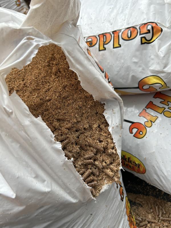 Golden Fire 40-lb Heating Wood Pellets in the Wood Pellets department at  Lowes.com