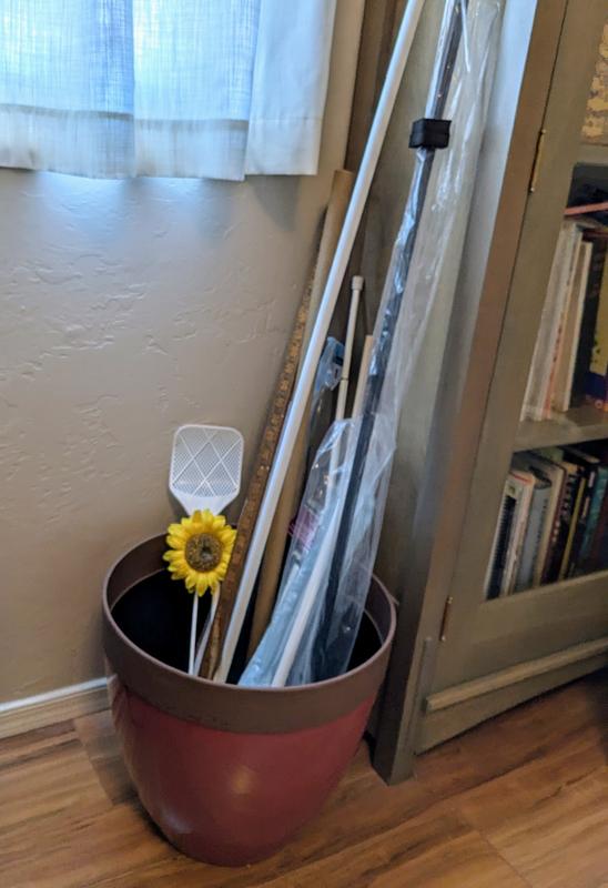 Southern Patio Round 15-in W Large Red Resin Outdoor Planter HDR ...