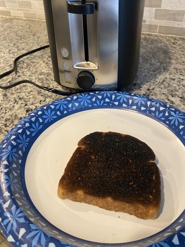 Highland 2-Slice Black 900-Watt Toaster
