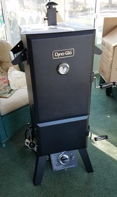 Dyna-Glo 784-Sq in Black Gas Smoker in the Gas Smokers department