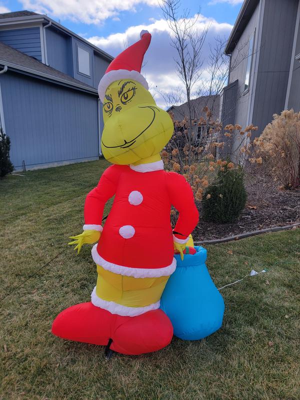 Grinch 8.01-ft Lighted The Grinch Christmas Inflatable in the Christmas ...