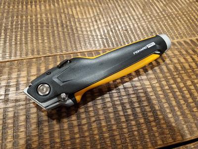 Fiskars® Pro Retractable Utility Knife