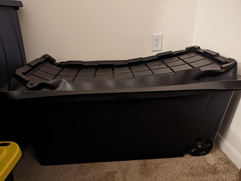 Project Source Commander Large 20-Gallons (80-Quart) Black Heavy Duty  Rolling Tote with Latching Lid in the Plastic Storage Containers department  at