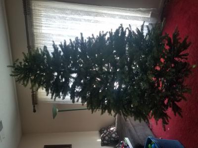 GE 7.5-ft Oakmont Spruce Pre-lit Artificial Christmas Tree